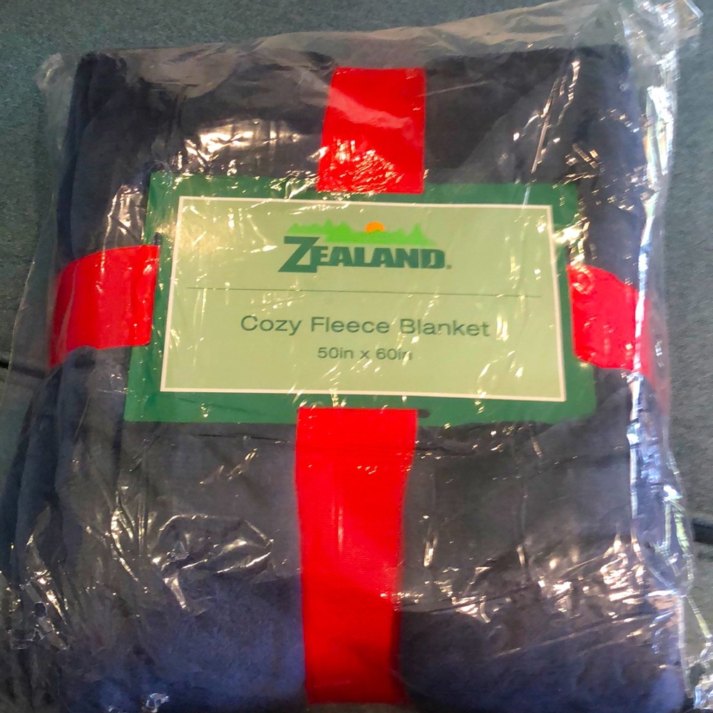 Zealand Cozy Fleece Blanket. Blue. 50in X 60in. NWT! The Walking Company.
